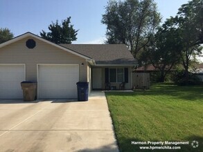 Building Photo - 3 Bed 2 Bath Duplex Unit Near 21st & Amidon