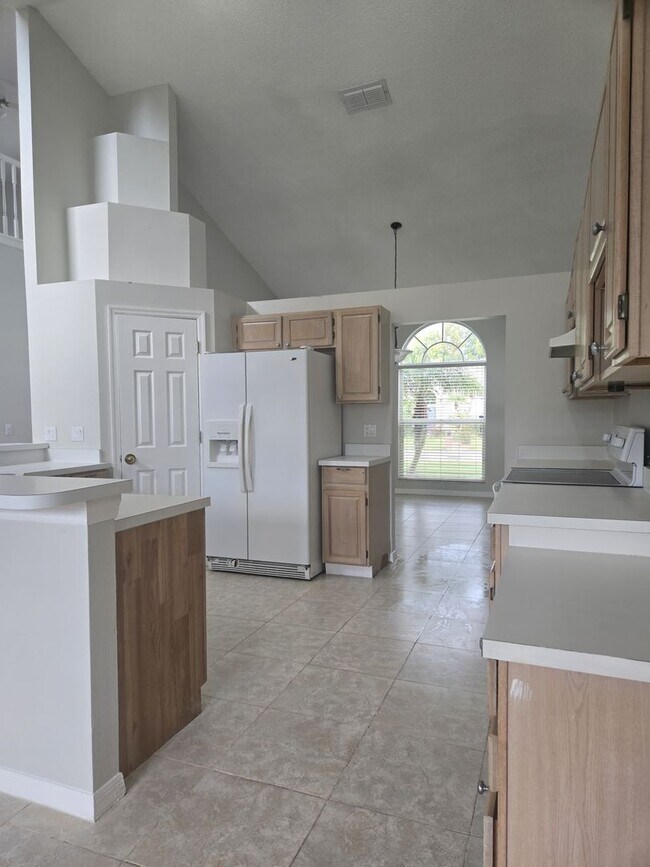 Building Photo - Deerfield - Spacious Home