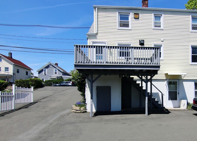 Building Photo - 261 East Ave