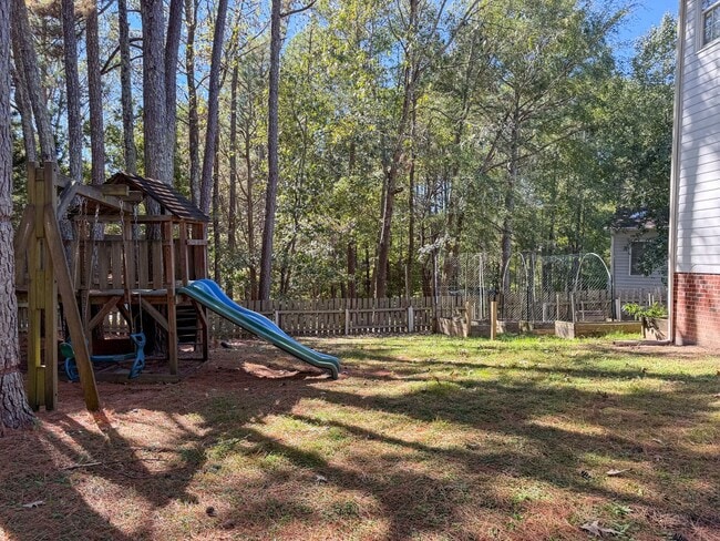 Building Photo - Gorgeous 4-Bedroom Home on a Cul-de-Sac wi...