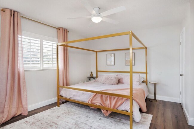 Building Photo - VACA or Short Term Furnished Chic Monthly Rental Home in Bradenton, FL
