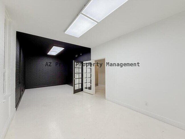 Building Photo - 1029 N Central Ave