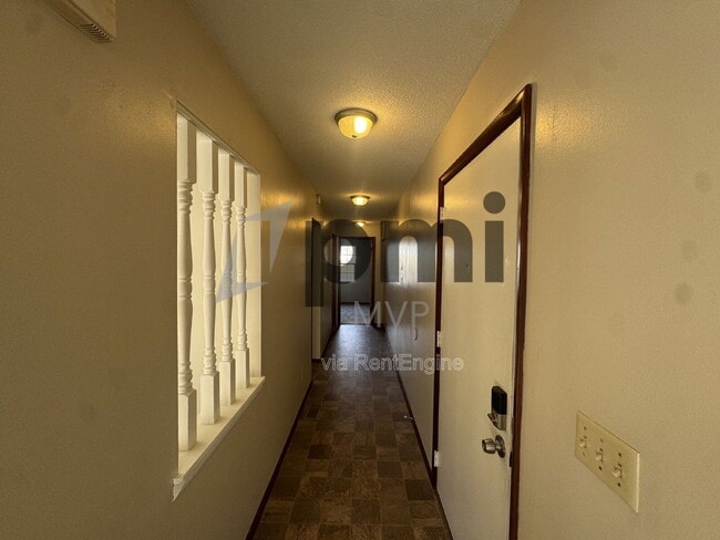 Building Photo - 90 Stornoway Dr W