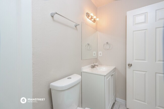 Building Photo - 1530 18th Ave SW