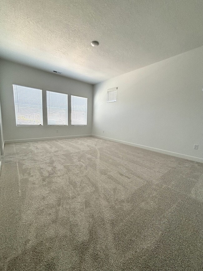 Building Photo - 10078 Loblobby Ln