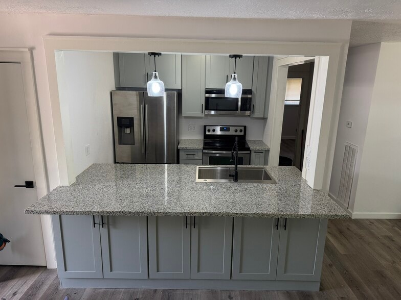 Kitchen - 10826 Lynbrook Dr