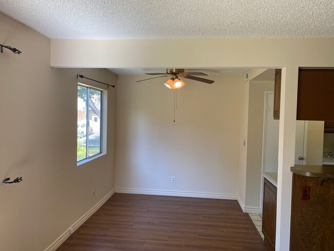 Building Photo - Affordable 2 bedroom townhouse - Simi Valley
