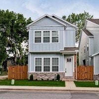 Building Photo - 502 W Persimmon St