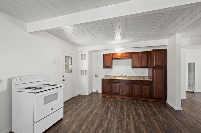 Building Photo - 5415 Lenox Dr