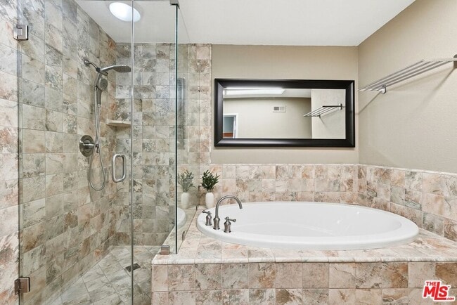 Building Photo - 6505 Beachview Dr