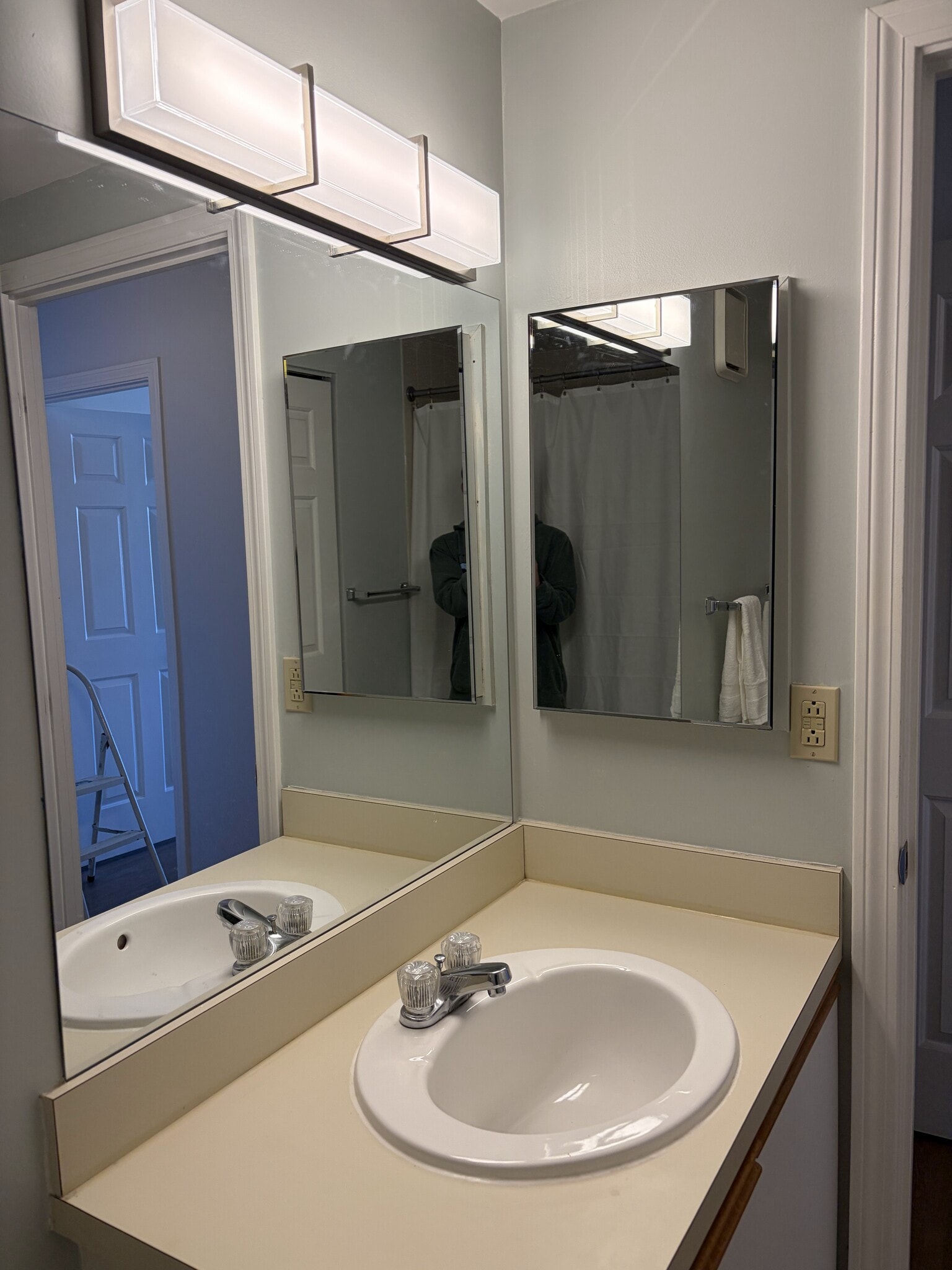 Bathroom - 100 Ledgewood Dr