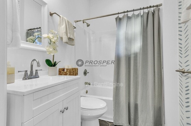 Building Photo - 44 4th Ave