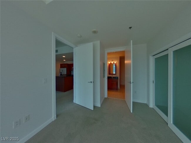 Building Photo - 4525 Dean Martin Dr