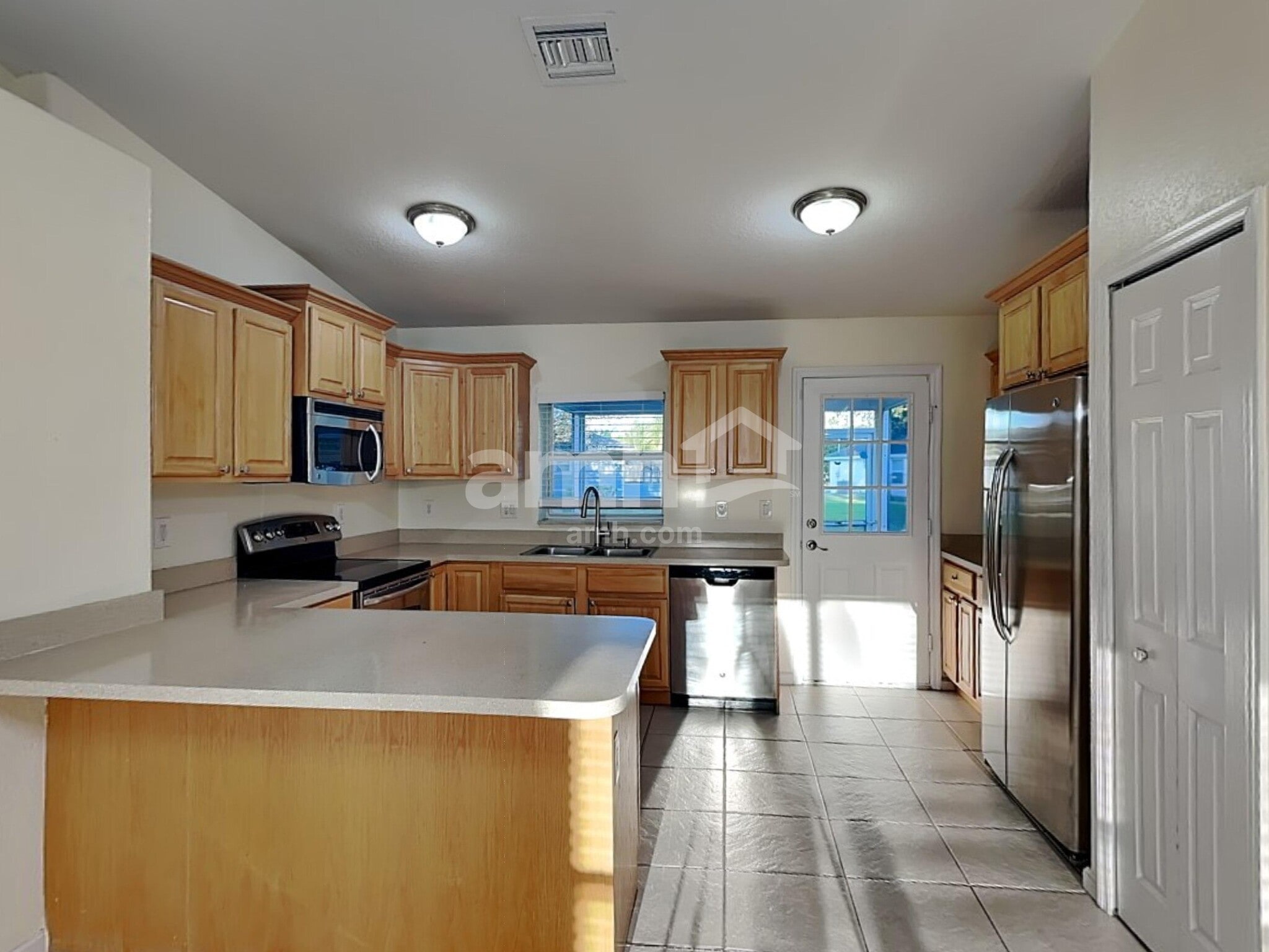 Building Photo - 3090 SW Boxwood Cir