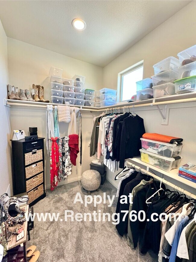 Building Photo - Newer 4 Bedroom 3 Bathroom Home With Solar...