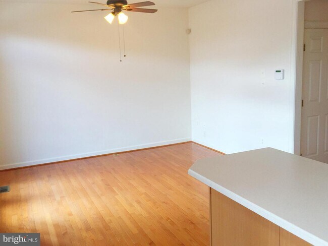 Building Photo - 921 Highland Ridge Ave