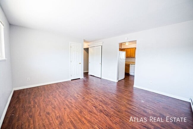 Building Photo - 950 Bishop Ct