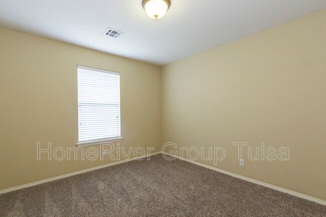 Building Photo - 309 W Charleston St