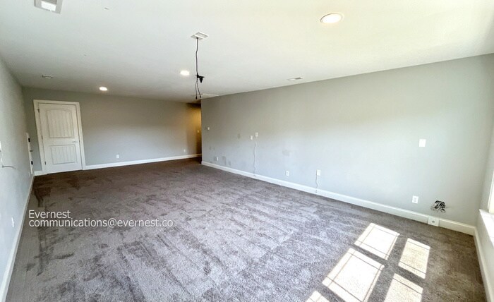 Building Photo - 5665 Bungalow Cir