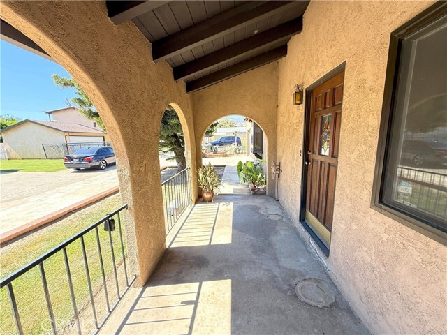 Building Photo - 608 Juanita Ave