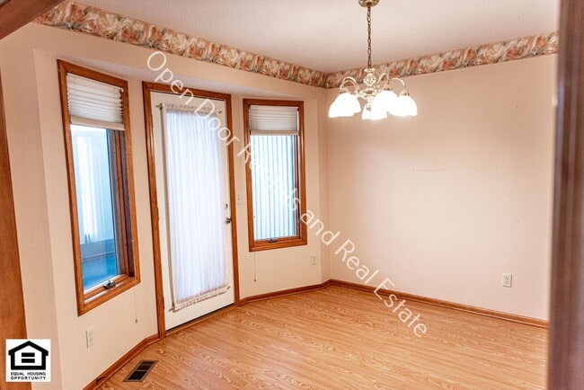 Building Photo - Great 3 bedroom home available!!