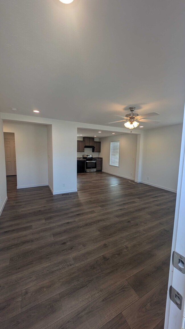 Building Photo - 9383 Evergreen Dr