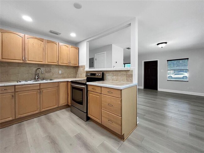 Building Photo - 2404 N Ramona Cir