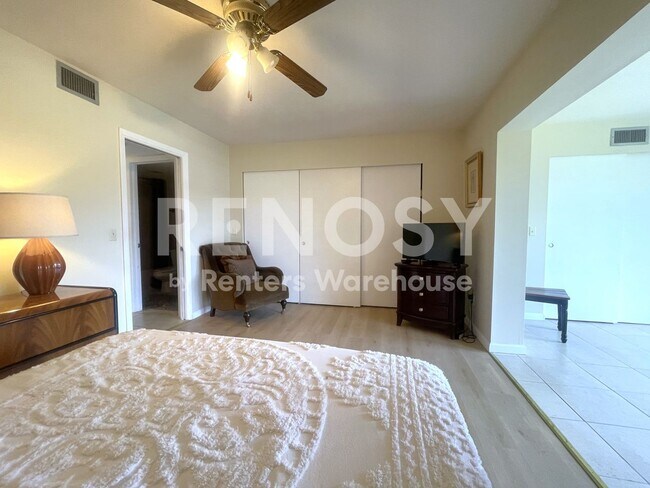 Building Photo - 2042 Australia Way W