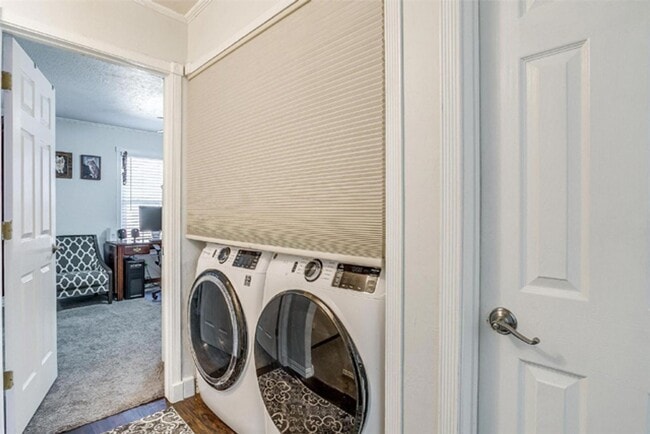 Building Photo - MOVE IN SPECIAL 3rd month FREE - Lovely 2-...