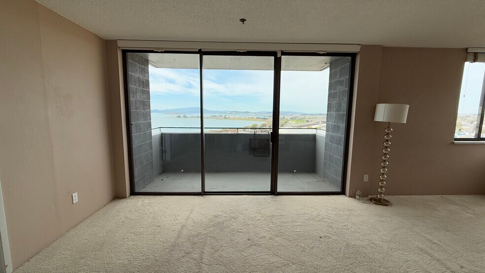 Building Photo - 555 Pierce St