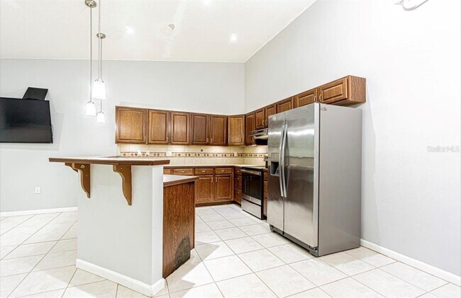 Building Photo - 3345 Crystal Ct E