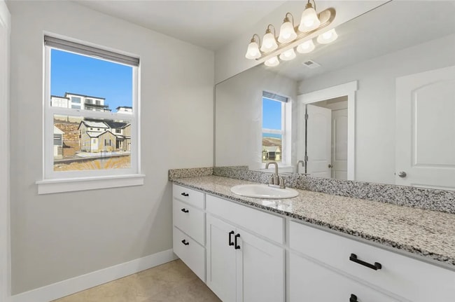 Building Photo - Available now!! 7 Bedroom/3.2 Bathroom home in Lehi