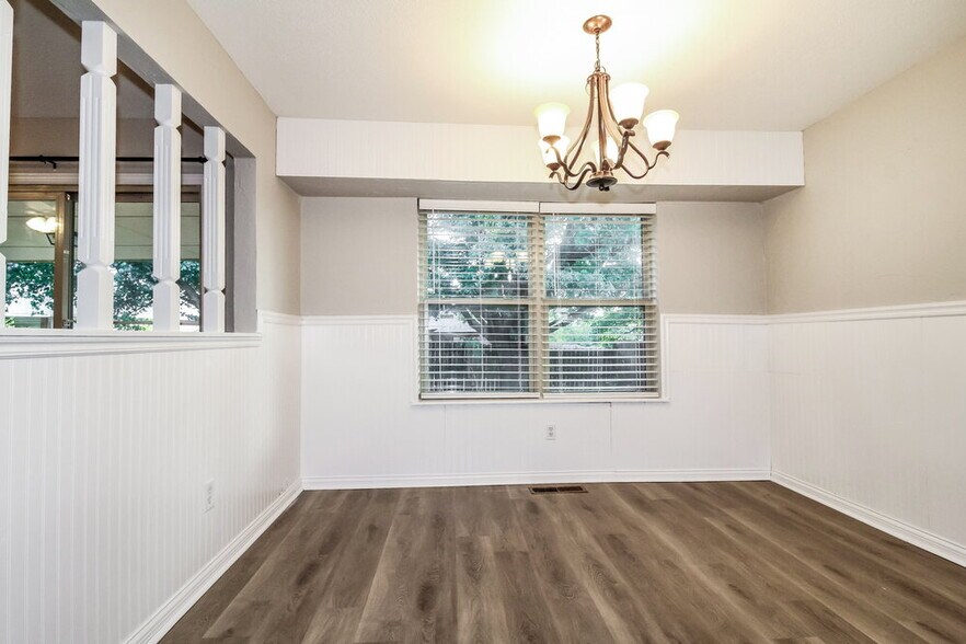 Building Photo - 6128 SE 55th St