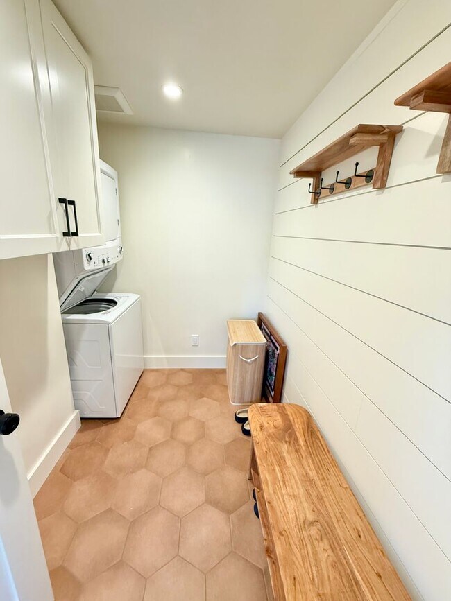 Building Photo - Beautiful Furnished New Construction Calis...