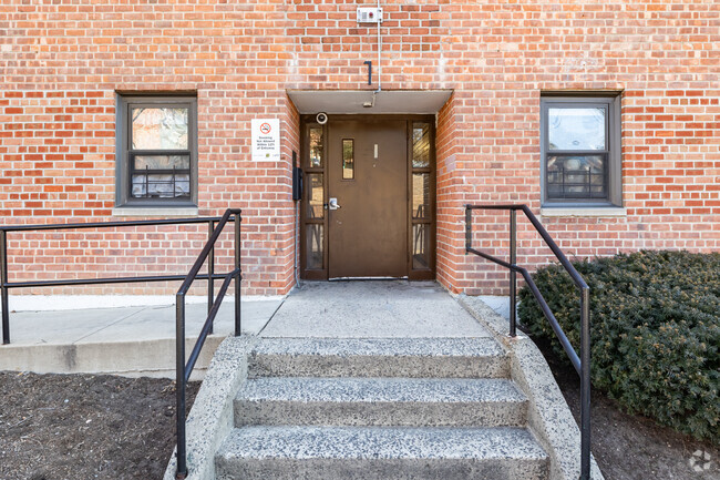 Entrance - Glen Cove