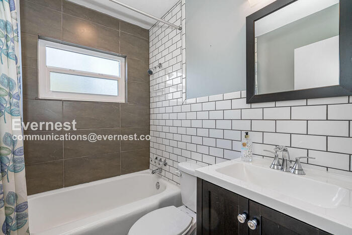 Building Photo - 5600 Tangerine Ave S