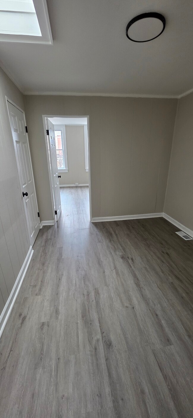 Building Photo - 502 N Curley St