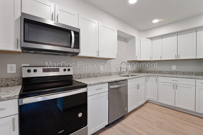 Building Photo - 5273 Daffodil Dr