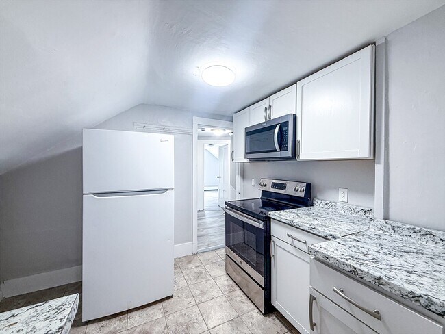 Building Photo - 18 Ellsworth St