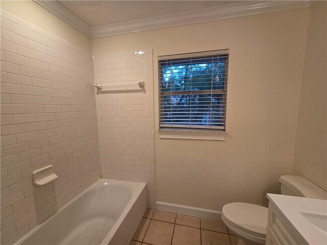 Building Photo - 800 Mallery St