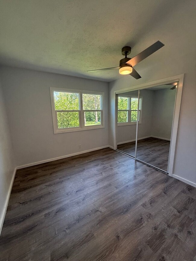 Building Photo - Renovated 4 Bedroom 2 Bathroom