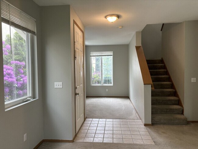 Building Photo - Stunning 3-Bedroom Home in Puyallup's Silver Pointe For Rent!