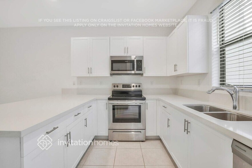 Building Photo - 1640 SW 29th St