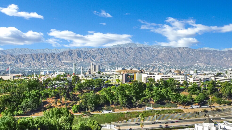 Building Photo - 3712 Broadlawn Dr