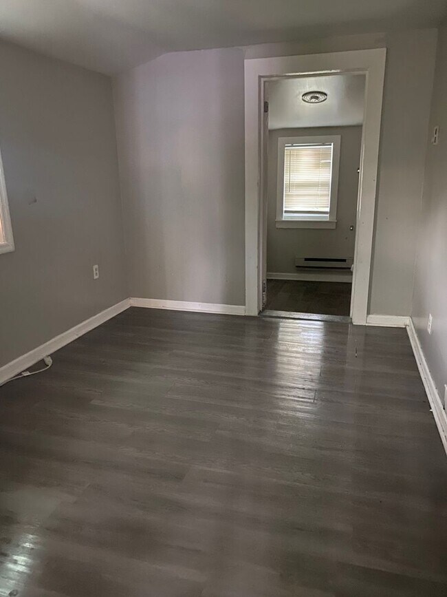 Building Photo - COMING SOON! Rare 1 Bedroom house!