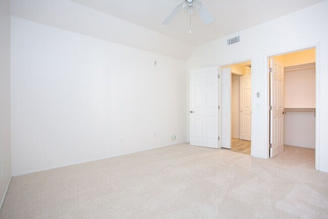 Building Photo - Corner condo in the highly desirable River Colony community!