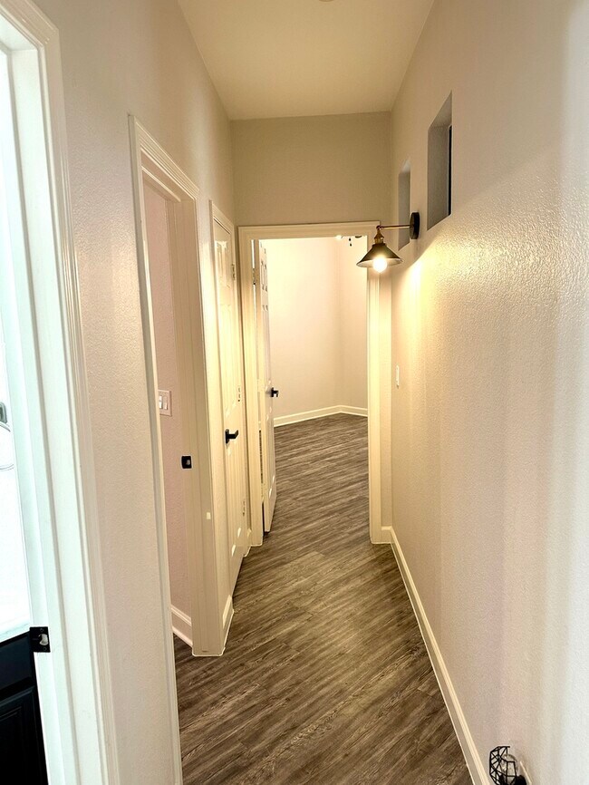 Building Photo - Gorgeous remodel update! No neighbors behind hillside lot