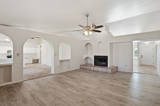 Building Photo - 7016 E Menlo St