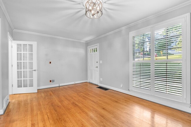 Building Photo - 702 Canebrake Dr