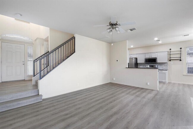 Building Photo - 2044 Nestlewood Dr